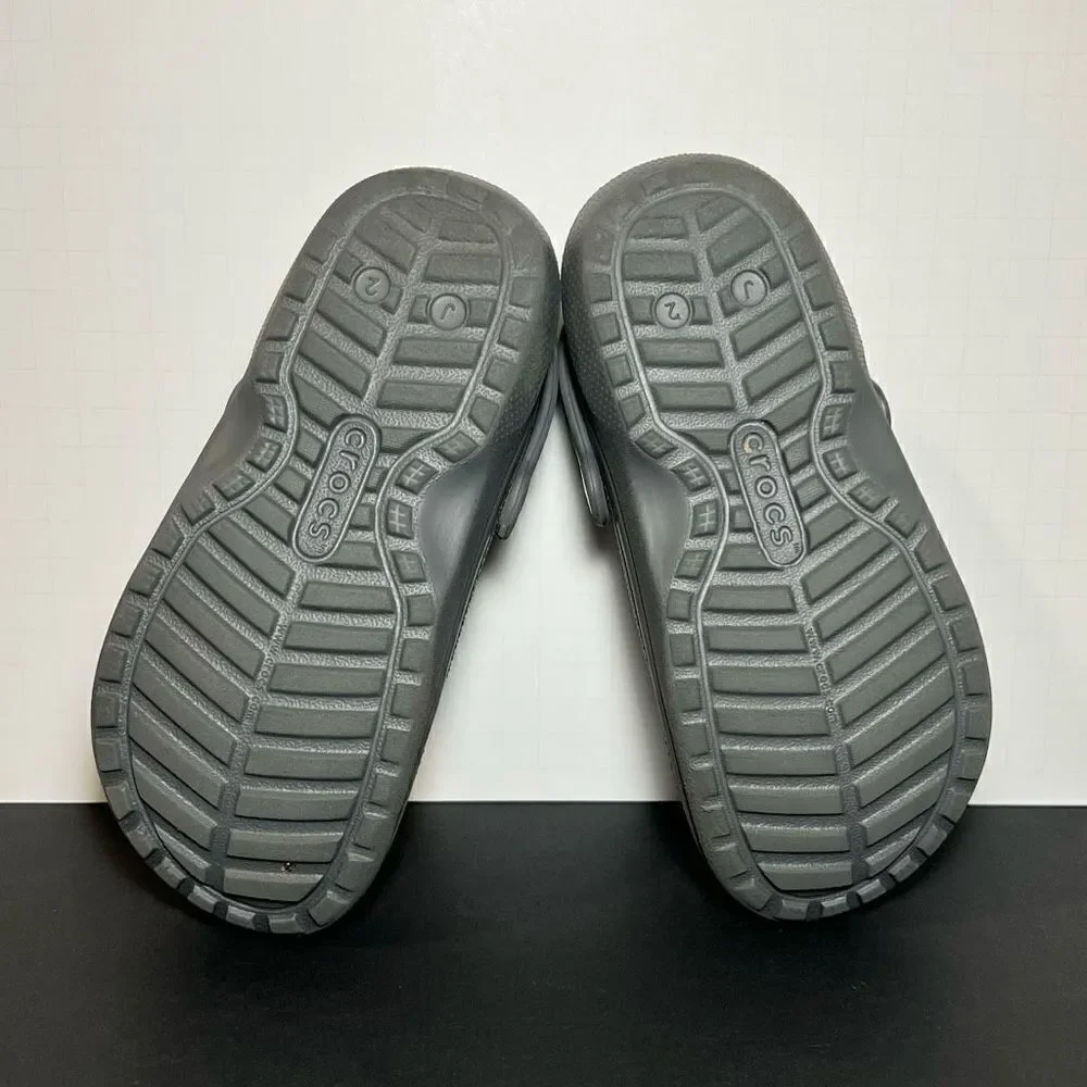 Junior CROCS Dual Comfort Gray Faux Fur Lined Slip On Clogs / Size 2